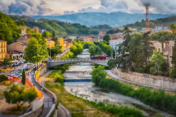 Landschappelijk Uitzicht Oude Stad Met Rivier Busento Historische Gebouwen Cosenza — Stockfoto