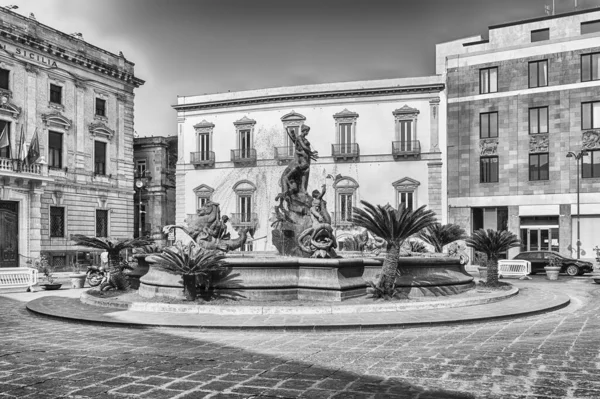 Diana Festői Szökőkútja Ortygia Szigeten Szicília Történelmi Központjában Olaszországban — Stock Fotó