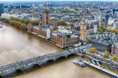 Thames nehrinin Westminster Köprüsü, Büyük Ben ve Parlamento, Londra, İngiltere ve İngiltere 'deki havadan görüntüsü.