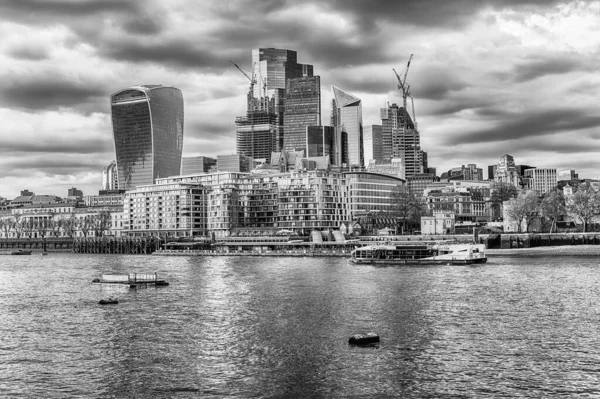 テムズ川と都市のスカイラインの景色 ロンドン イギリス イギリス — ストック写真