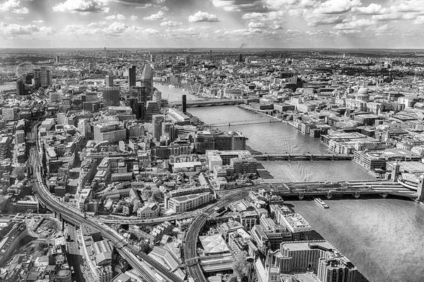 Живописный Вид Реку Тамс Горизонт Города Лондон Англия Великобритания — стоковое фото