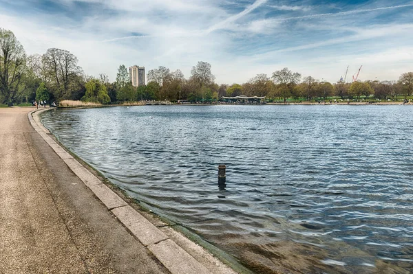 Wandelen Aan Kant Van Serpentine Recreatiemeer Hyde Park Londen Engeland Stockfoto
