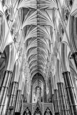 Londra - 16 Nisan 2022: Westminster Abbey 'in iç görünümü, İngiltere, Londra' da ikonik bir dönüm noktası. İngiltere 'nin en önemli dini binalarından biridir ve krallar için bir mezarlıktır.