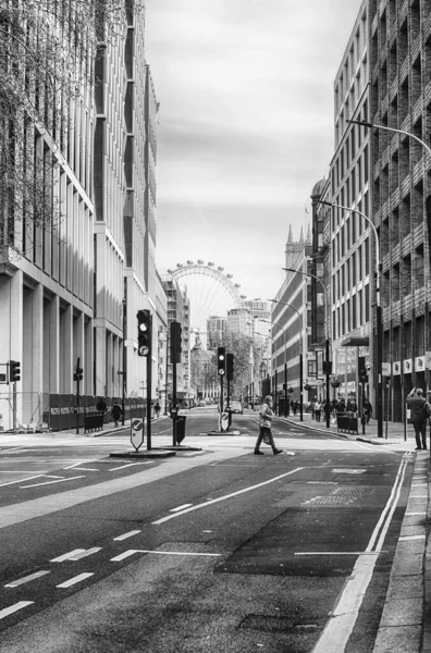 2022年4月10日 俯瞰维多利亚街 连接维多利亚车站和伦敦市中心议会广场的标志性大道 — 图库照片