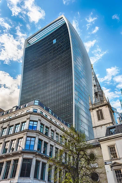 ロンドン エイプリル13 2022 英国ロンドンのフェンチャーチ ストリート20番地別名ウォーキー トーキービル 高層ビルはロンドン市内で5番目に高いビルです — ストック写真