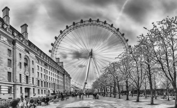 ロンドン エイプリル18 2022 象徴的なロンドン パノラマホイールをご覧ください 観覧車の高さは135メートル 443 車輪の直径は120メートル 394 である — ストック写真