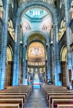 Monako Katedrali - 13 Ağustos 2019 'da görülen Monako Katedrali, diğer adıyla Monako Katedrali' nin sembolik simgesi Le Rocher veya The Rock.