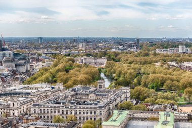 Londra, İngiltere ve İngiltere 'nin merkezindeki şehir silueti üzerinde manzara görüntüsü
