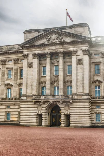 Buckingham Sarayı cepheli manzara, Londra Birleşik Krallık kraliyet konutu