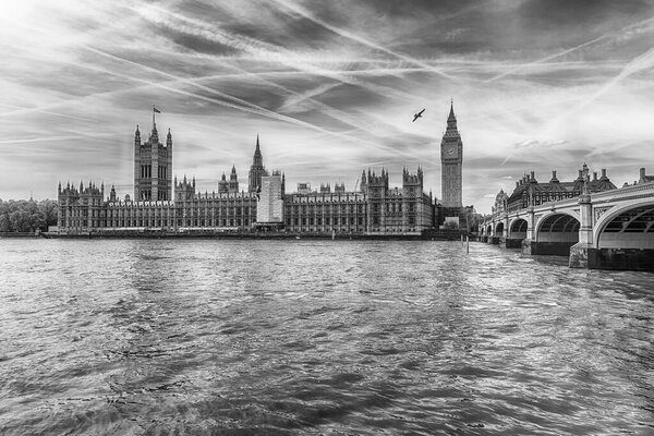 Panoramic view of the river Thames with Westminster Bridge, the Big Ben and the Parliament, London, England, UK