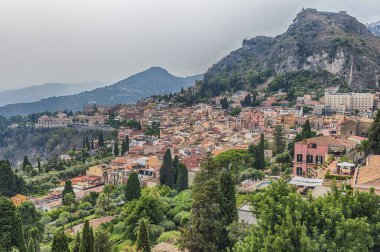 Taormina, Sicilya, İtalya şehir merkezi üzerinde hava manzarası