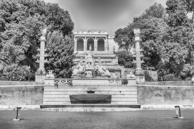 Klasik Fontana del Nettuno, İtalya 'nın başkenti Roma' daki Piazza del Popolo 'da bulunan anıtsal çeşme.