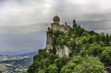Cesta Kulesi, nam-ı diğer İkinci Kule, Monte Titano 'daki San Marino Cumhuriyeti' nin simgesi olan üç ikonik kuleden biri.