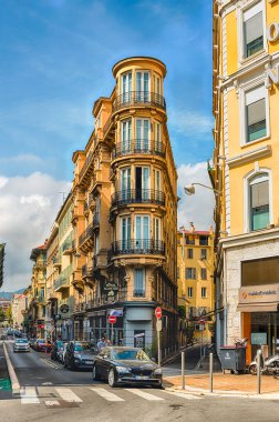 GÜZEL, FRANCE - 11 Ağustos 2019 'da Fransa' nın başkenti Nice 'teki Parc du Paillon yakınlarındaki Chauvain sokağına bakın.