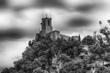Guaita Kalesi, nam-ı diğer Birinci Kule, San Marino Cumhuriyeti 'nin simgesi olan üç ikonik kuleden biri olan Monte Titano' daki.