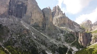 İtalyan Dolomitleri 'ndeki Rosengarten Dağları' nın bir parçası olan ikonik Vajolet Kuleleri, Trentino Alto Adige, İtalya