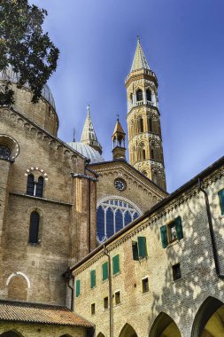 Ayrıntı Saint Anthony Bazilikası, ikonik simgesel yapı ve gezi Padua, İtalya