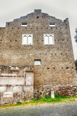 Cecilia Metella 'nın Mezarı' nın kalıntıları, Via Appia, Roma, İtalya 'daki ikonik anıt mezar.