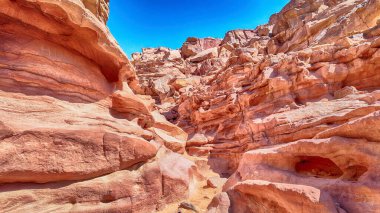Dahab, Güney Sina, Mısır yakınlarındaki çölde bir kanyon manzarası