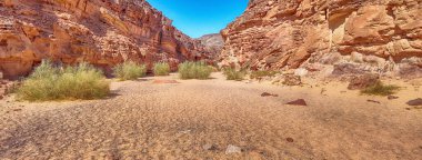 Dahab, Güney Sina, Mısır yakınlarındaki çölde bir kanyon manzarası