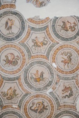 Bardo Ulusal Müzesi Roma mozaiğinin kalıntılarını sergiliyor. Tunus 'taki Bardo Müzesi' nin içinde. Bardo müzesi. Dünyaca ünlü Roma mozaik koleksiyonu ve bir sürü Roma hazinesi barındırıyor. Tunus, Tunus