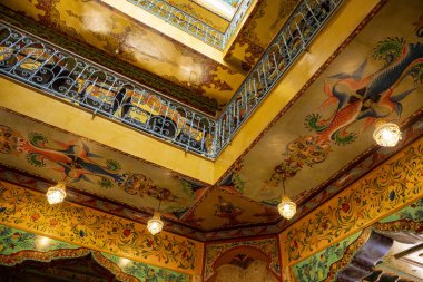 Beyaz-mavi şehir Sidi Bou Said, Tunus. Fransız tılsımlı doğu masalı. Eski tarihi bir binanın manzarası, Sidi Bou Kartaca, Tunus.