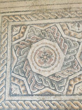 Bardo Ulusal Müzesi Roma mozaiğinin kalıntılarını sergiliyor. Tunus 'taki Bardo Müzesi' nin içinde. Bardo müzesi. Dünyaca ünlü Roma mozaik koleksiyonu ve bir sürü Roma hazinesi barındırıyor. Tunus, Tunus