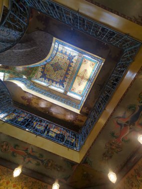 Beyaz-mavi şehir Sidi Bou Said, Tunus. Fransız tılsımlı doğu masalı. Eski tarihi bir binanın manzarası, Sidi Bou Kartaca, Tunus.