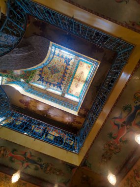 Beyaz-mavi şehir Sidi Bou Said, Tunus. Fransız tılsımlı doğu masalı. Eski tarihi bir binanın manzarası, Sidi Bou Kartaca, Tunus.