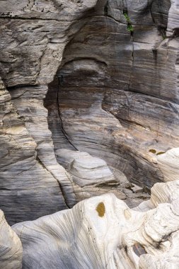 Tasyaran Vadisi Doğal Park Kanyonu 'nun (Tasyaran Vadisi) kaya oluşumlarının panorama manzarası. Usak (Usak), Türkiye 'de kurulmuş