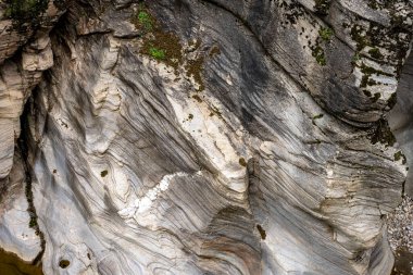 Tasyaran Vadisi Doğal Park Kanyonu 'nun (Tasyaran Vadisi) kaya oluşumlarının panorama manzarası. Usak (Usak), Türkiye 'de kurulmuş