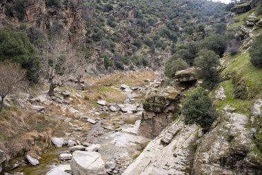 Tasyaran Vadisi Doğal Park Kanyonu 'nun (Tasyaran Vadisi) kaya oluşumlarının panorama manzarası. Usak (Usak), Türkiye 'de kurulmuş