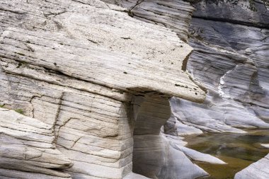 Tasyaran Vadisi Doğal Park Kanyonu 'nun (Tasyaran Vadisi, Kanyonu) kaya oluşumlarının panorama manzarası. Usak (Usak), Türkiye 'de kurulmuş