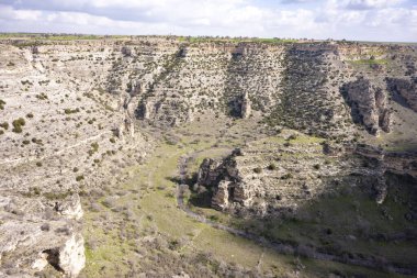 Tasyaran Vadisi Doğal Park Kanyonu 'nun (Tasyaran Vadisi, Kanyonu) kaya oluşumlarının panorama manzarası. Usak (Usak), Türkiye 'de kurulmuş