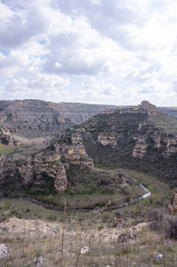 Tasyaran Vadisi Doğal Park Kanyonu 'nun (Tasyaran Vadisi, Kanyonu) kaya oluşumlarının panorama manzarası. Usak (Usak), Türkiye 'de kurulmuş