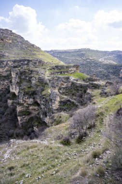 Tasyaran Vadisi Doğal Park Kanyonu 'nun (Tasyaran Vadisi, Kanyonu) kaya oluşumlarının panorama manzarası. Usak (Usak), Türkiye 'de kurulmuş