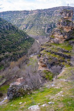 Tasyaran Vadisi Doğal Park Kanyonu 'nun (Tasyaran Vadisi, Kanyonu) kaya oluşumlarının panorama manzarası. Usak (Usak), Türkiye 'de kurulmuş
