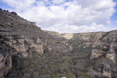 Tasyaran Vadisi Doğal Park Kanyonu 'nun (Tasyaran Vadisi, Kanyonu) kaya oluşumlarının panorama manzarası. Usak (Usak), Türkiye 'de kurulmuş
