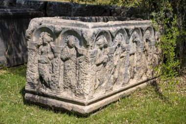 Afrodizyalıların Afrodit 'i (Afrodisias), yerel bir Anadolu, antik doğurganlık tanrıçasıyla aşk ve güzellik tanrıçası Helenik Afrodit' in özelliklerini birleştirmiştir. Geyre, Karacasu Aydın 