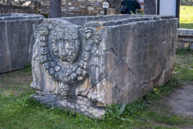 Afrodizyalıların Afrodit 'i (Afrodisias), yerel bir Anadolu, antik doğurganlık tanrıçasıyla aşk ve güzellik tanrıçası Helenik Afrodit' in özelliklerini birleştirmiştir. Geyre, Karacasu Aydın 