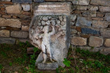 Afrodizyalıların Afrodit 'i (Afrodisias), yerel bir Anadolu, antik doğurganlık tanrıçasıyla aşk ve güzellik tanrıçası Helenik Afrodit' in özelliklerini birleştirmiştir. Geyre, Karacasu Aydın 