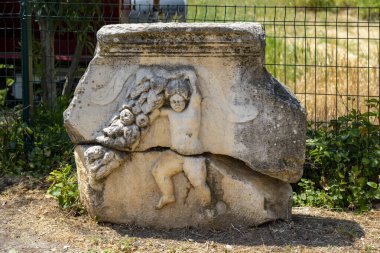 Afrodizyalıların Afrodit 'i (Afrodisias), yerel bir Anadolu, antik doğurganlık tanrıçasıyla aşk ve güzellik tanrıçası Helenik Afrodit' in özelliklerini birleştirmiştir. Geyre, Karacasu Aydın 