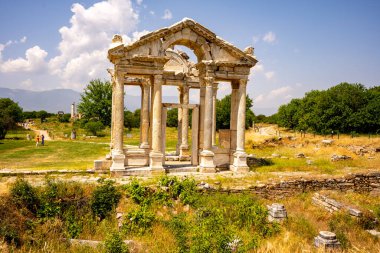 Afrodizyalıların Afrodit 'i (Afrodisias), yerel bir Anadolu, antik doğurganlık tanrıçasıyla aşk ve güzellik tanrıçası Helenik Afrodit' in özelliklerini birleştirmiştir. Geyre, Karacasu Aydın 