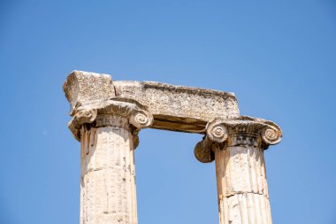 Afrodizyalıların Afrodit 'i (Afrodisias), yerel bir Anadolu, antik doğurganlık tanrıçasıyla aşk ve güzellik tanrıçası Helenik Afrodit' in özelliklerini birleştirmiştir. Geyre, Karacasu Aydın 