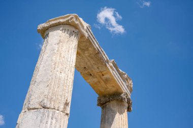 Afrodizyalıların Afrodit 'i (Afrodisias), yerel bir Anadolu, antik doğurganlık tanrıçasıyla aşk ve güzellik tanrıçası Helenik Afrodit' in özelliklerini birleştirmiştir. Geyre, Karacasu Aydın 