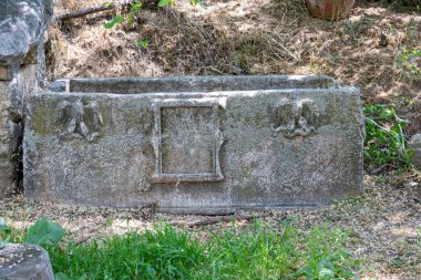 Afrodizyalıların Afrodit 'i (Afrodisias), yerel bir Anadolu, antik doğurganlık tanrıçasıyla aşk ve güzellik tanrıçası Helenik Afrodit' in özelliklerini birleştirmiştir. Geyre, Karacasu Aydın 