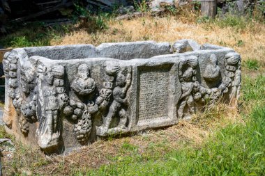 Afrodizyalıların Afrodit 'i (Afrodisias), yerel bir Anadolu, antik doğurganlık tanrıçasıyla aşk ve güzellik tanrıçası Helenik Afrodit' in özelliklerini birleştirmiştir. Geyre, Karacasu Aydın 