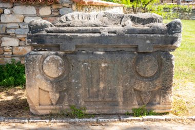 Afrodizyalıların Afrodit 'i (Afrodisias), yerel bir Anadolu, antik doğurganlık tanrıçasıyla aşk ve güzellik tanrıçası Helenik Afrodit' in özelliklerini birleştirmiştir. Geyre, Karacasu Aydın 