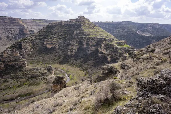 Tasyaran Vadisi Doğal Park Kanyonu 'nun (Tasyaran Vadisi, Kanyonu) kaya oluşumlarının panorama manzarası. Usak (Usak), Türkiye 'de kurulmuş