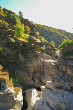Tasyaran Vadisi Doğal Park Kanyonu 'nun (Tasyaran Vadisi, Kanyonu) kaya oluşumlarının panorama manzarası. Usak (Usak), Türkiye 'de kurulmuş